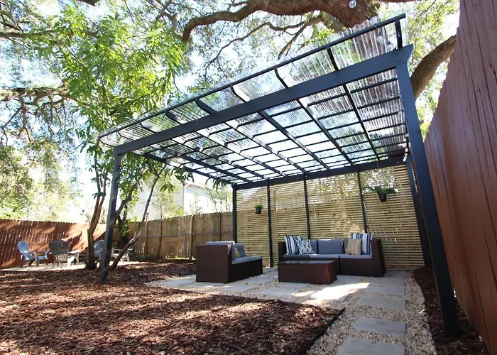 3 Bedroom Modern Ybor City Home- Pet Friendly