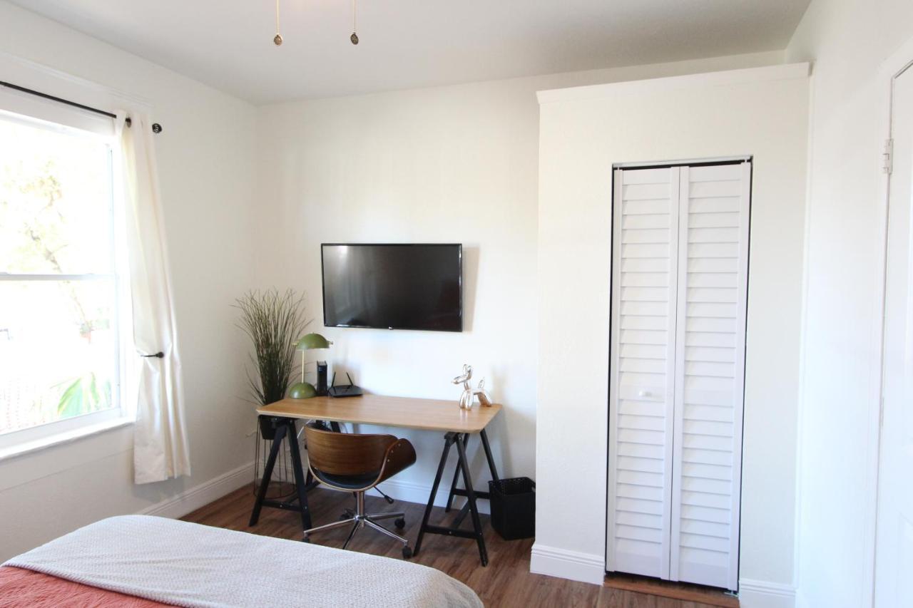 3 Bedroom Modern Ybor Home- Pet Friendly * Tampa