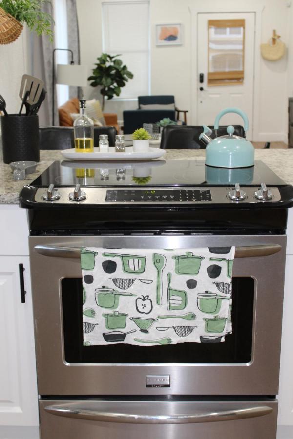 3 Bedroom Modern Ybor Home- Pet Friendly Tampa