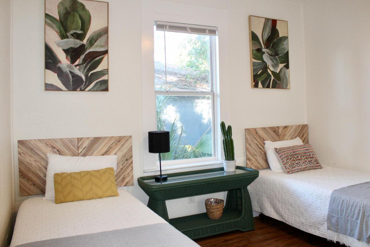 Holiday home 3 Bedroom Modern Ybor Home- Pet Friendly