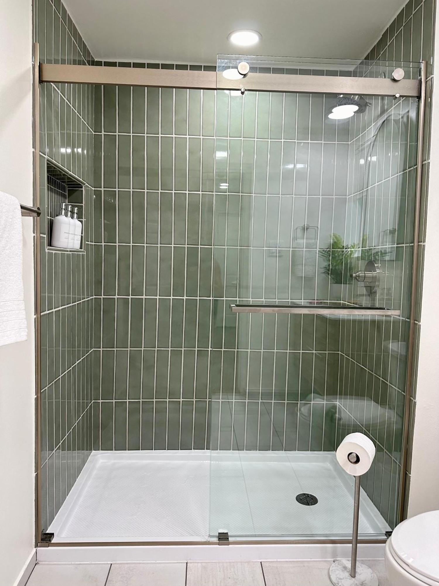 3 Bedroom Modern Ybor Home- Pet Friendly Tampa