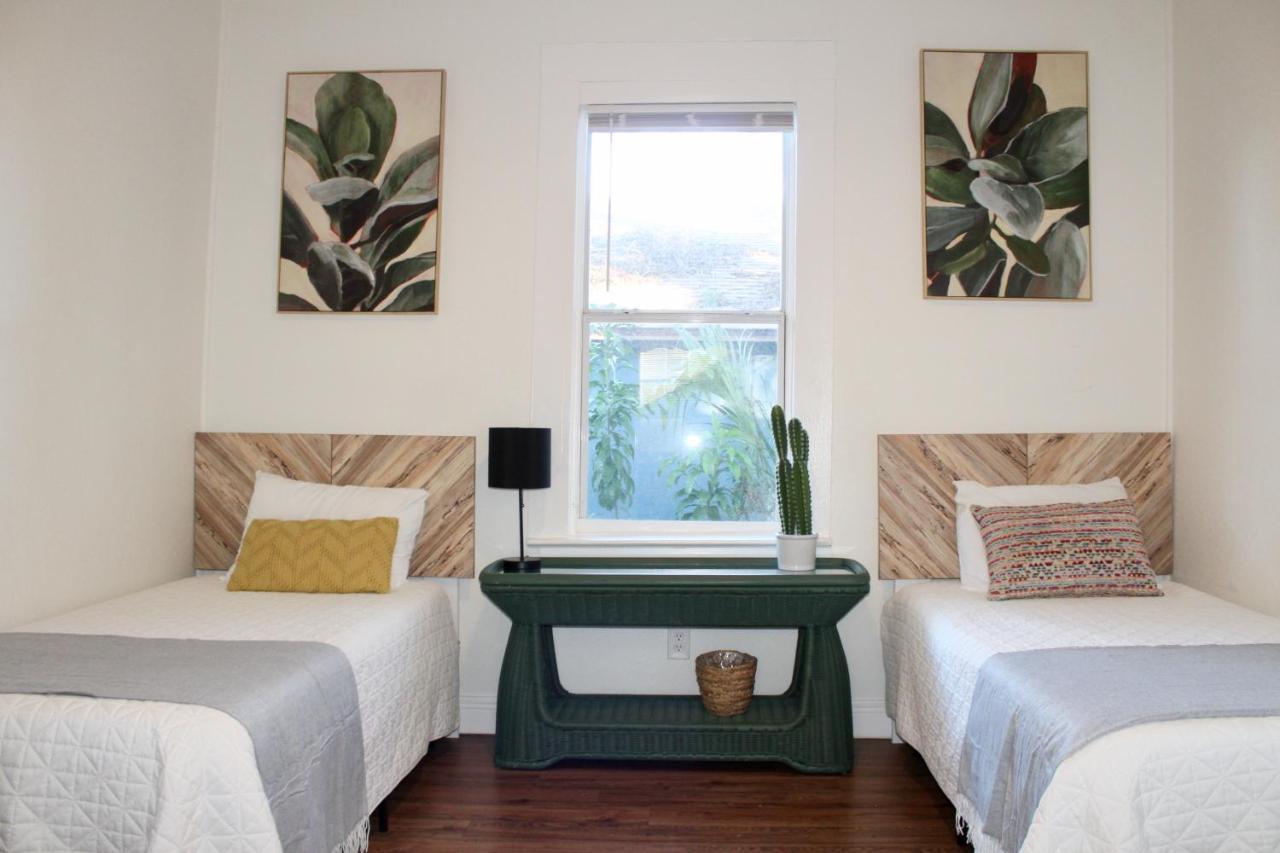 3 Bedroom Modern Ybor Home- Pet Friendly Holiday home